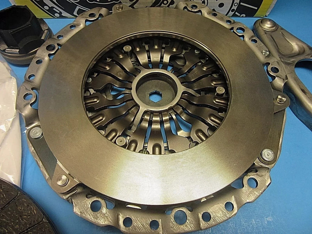 Clutch Kit LUK BMW OEM# 21207587368 128i 325Ci 325i 328i 328i xDrive 528i Z4 SMG