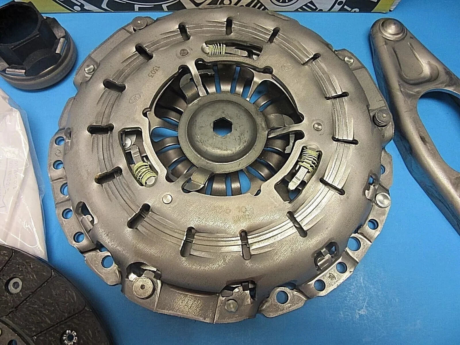 Clutch Kit LUK BMW OEM# 21207587368 128i 325Ci 325i 328i 328i xDrive 528i Z4 SMG