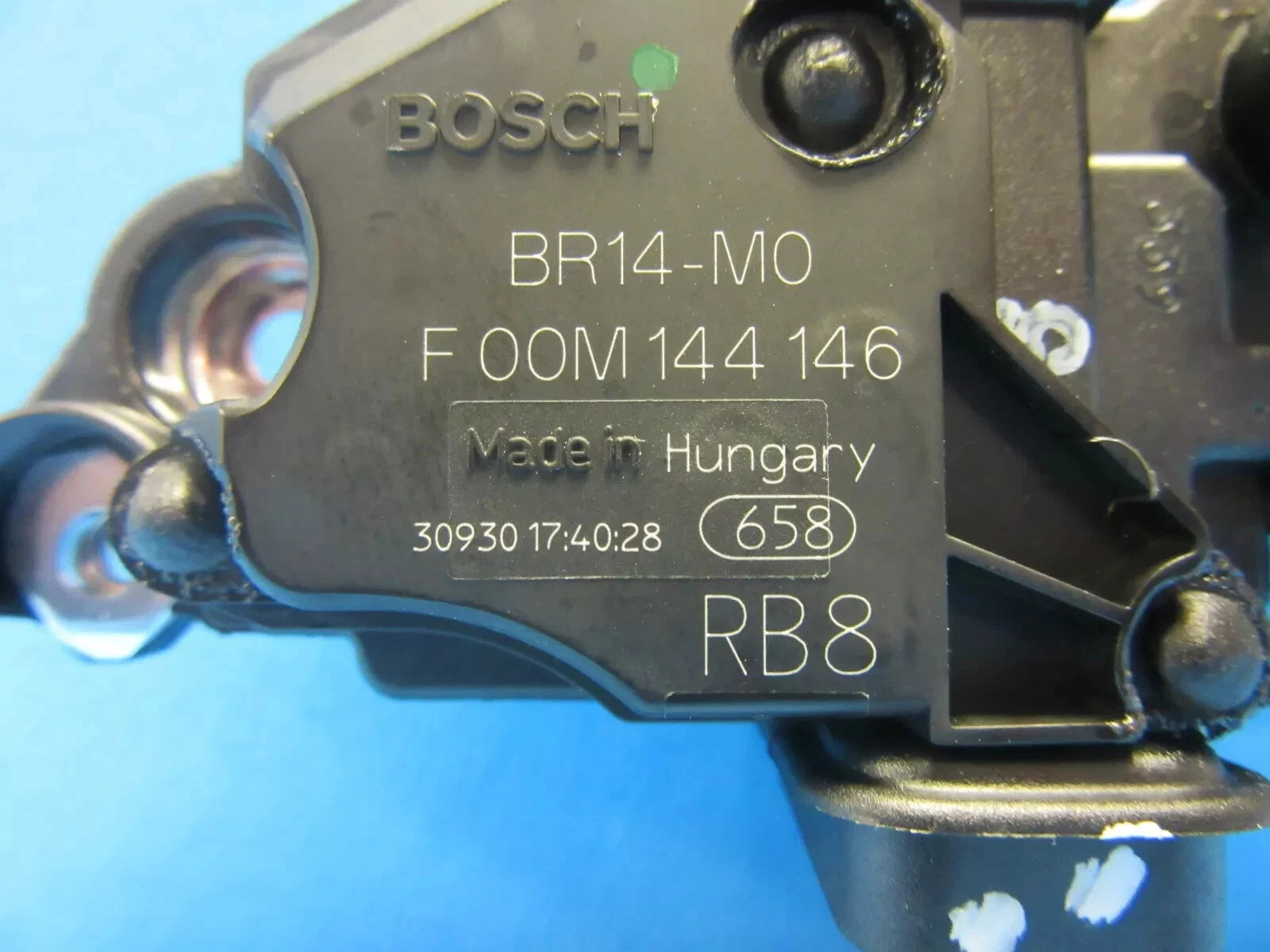 Voltage Regulator Genuine BOSCH F00M144146 for Mercedes OEM # 0031546506